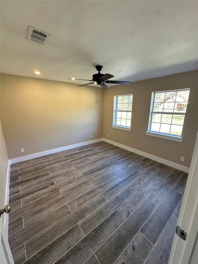 Building Photo - 680 Mockingbird Hills Dr