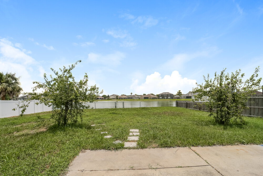 Building Photo - 2452 Royal Pointe Dr