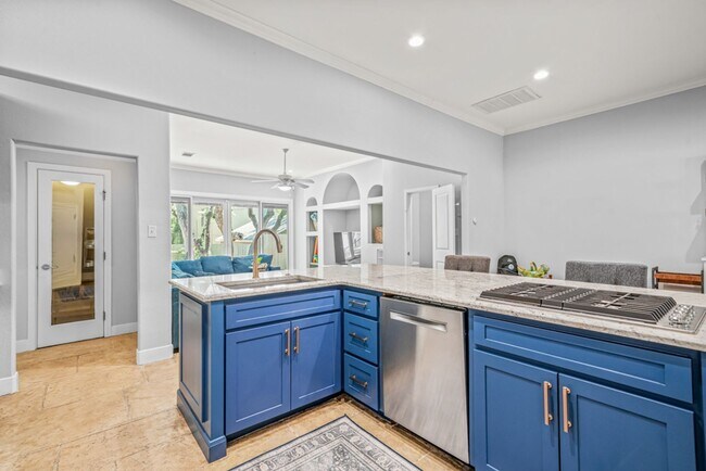 Building Photo - 258 Tuxedo Ave