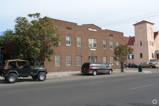 Building Photo - D Lamar Apartments