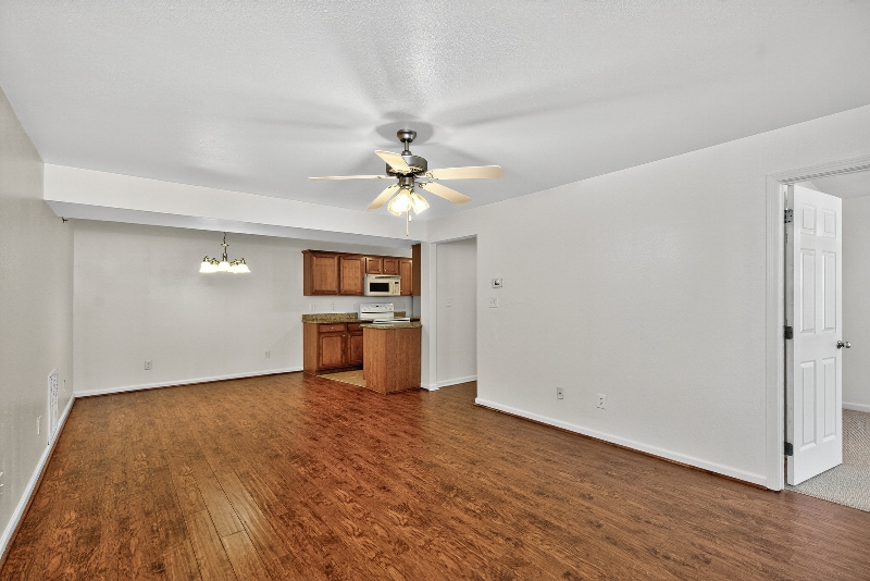 Building Photo - 858 Malabu Dr