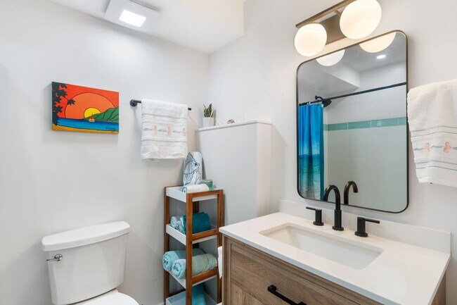 Building Photo - Waikiki Beach Gem- Fully Furnished 2BR/2BA...