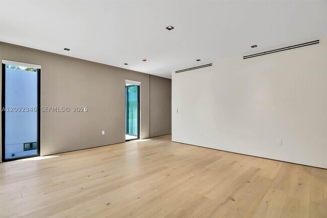 Building Photo - 135 SW 29th Rd
