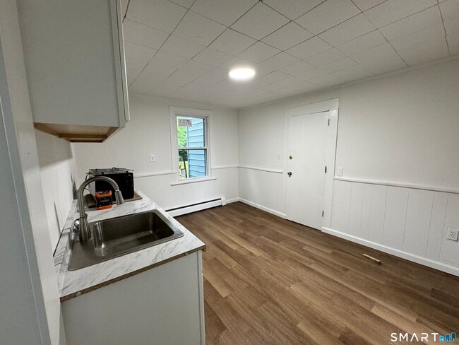 Building Photo - 81 Springdale Ave