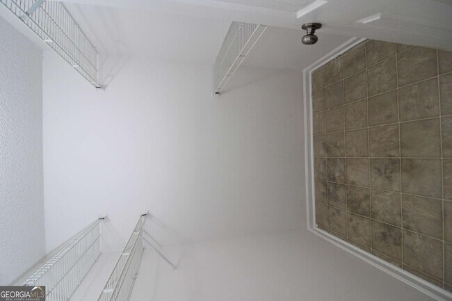 Building Photo - 208 Woodbridge Rd