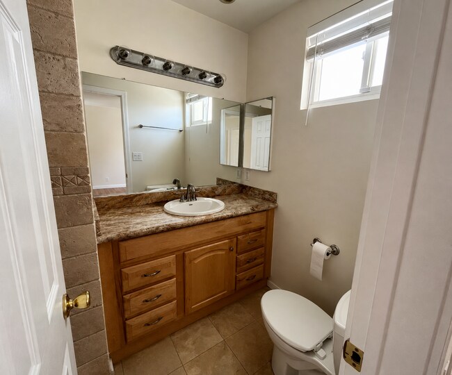 Building Photo - 3 Bedroom 2 Bath- House