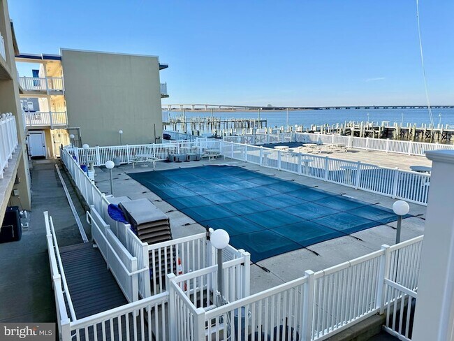 Building Photo - 200 Bay Ave