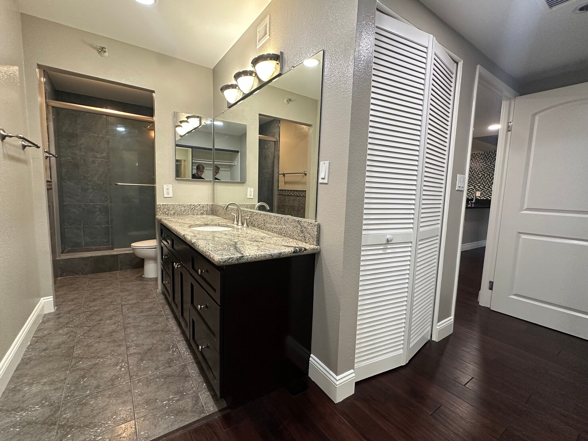 Master Bath - 600 W 9th St