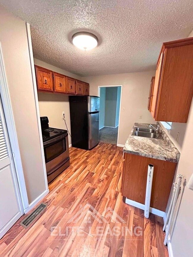 Building Photo - Charming 2 Bedroom Home | Large Yard | Move-In Ready
