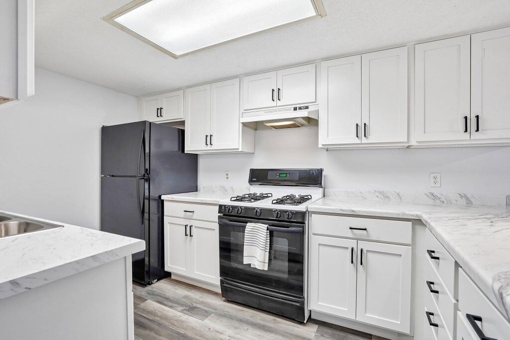 Building Photo - 18669 Clear View Ct