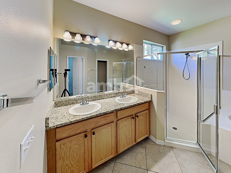 Building Photo - 3106 43rd Ave E