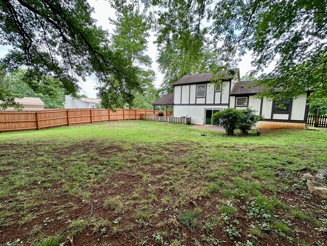 Building Photo - 1812 Sedgewick Dr
