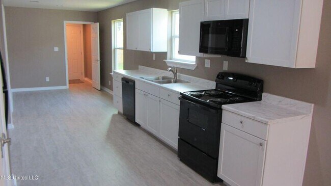 Building Photo - 17317 Avondale Cir