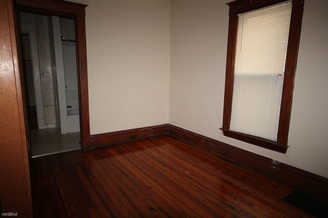 Building Photo - 5 br, 2 bath House - 615 Village St