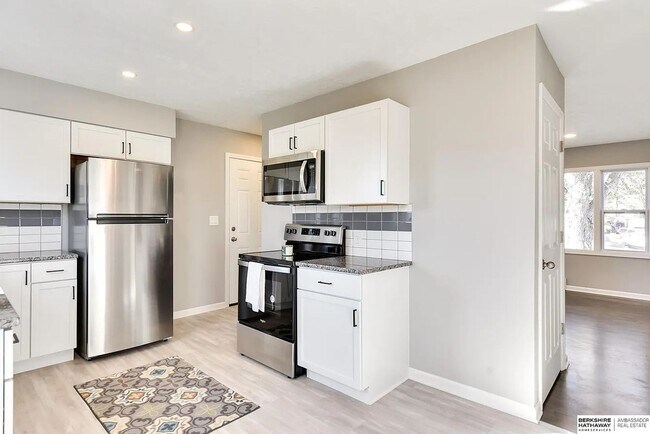 Building Photo - Fully Renovated Florence Gem with Modern Finishes & Historic Charm
