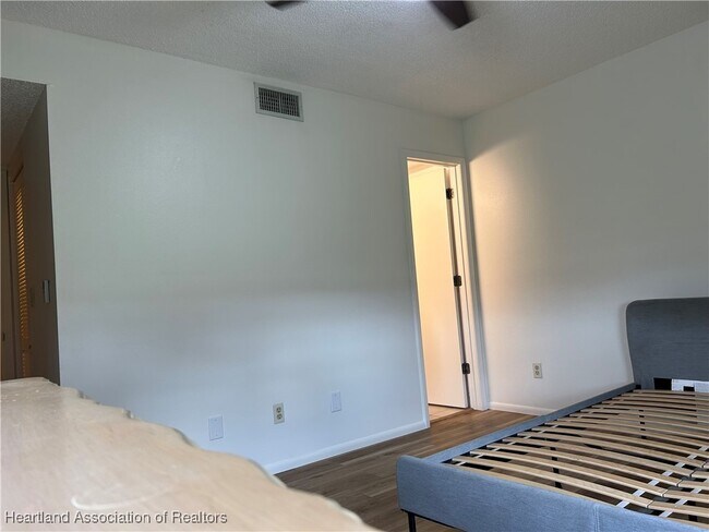 Building Photo - 603 Manor Cir