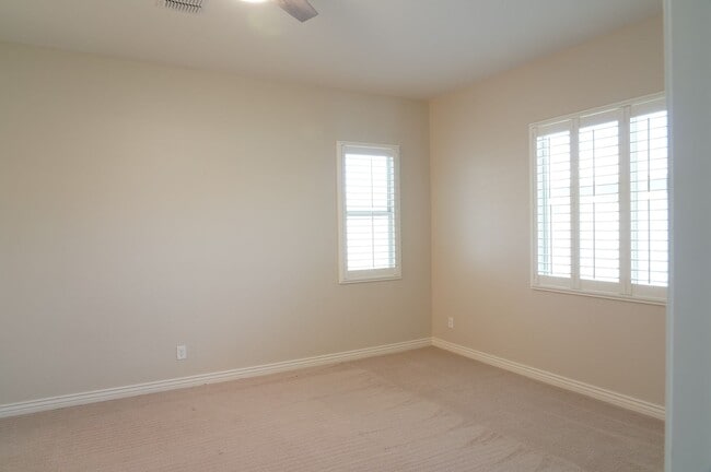 Building Photo - Fetlock