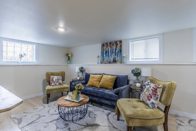 Building Photo - Adorable home with 3 Units in Tacoma