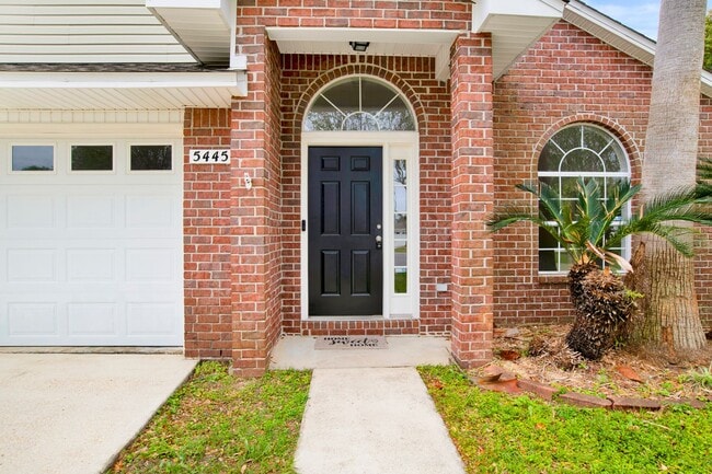 Building Photo - 3 Bedroom Scenic Heights Home