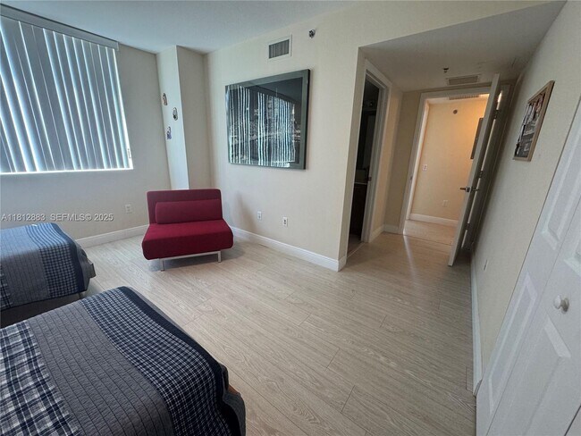 Building Photo - 2641 N Flamingo Rd