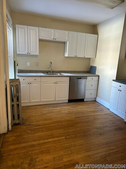 Building Photo - 192 Kelton St