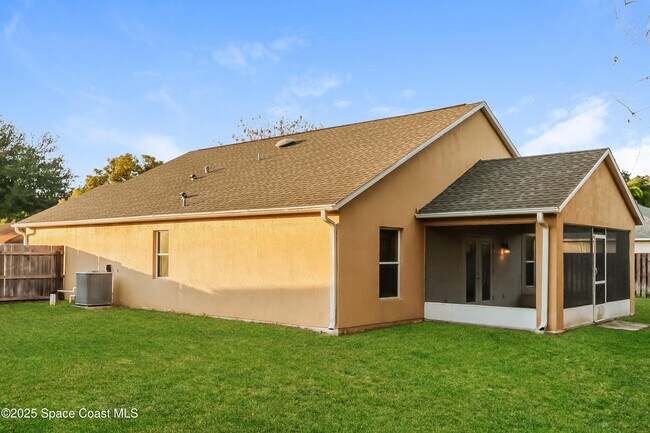 Building Photo - 821 Honeysuckle Dr