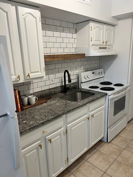 Kitchen - 1213 Raum St NE