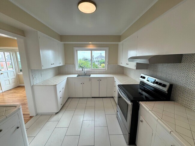 Building Photo - Hillside Ventura Home- Gorgeous Ocean View!!