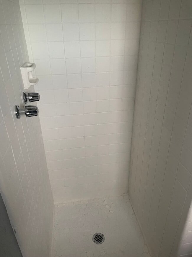 Building Photo - Bright 3BR SFR w/ 2 car garage + Eat in Kitchen + Large Patio in Memphis