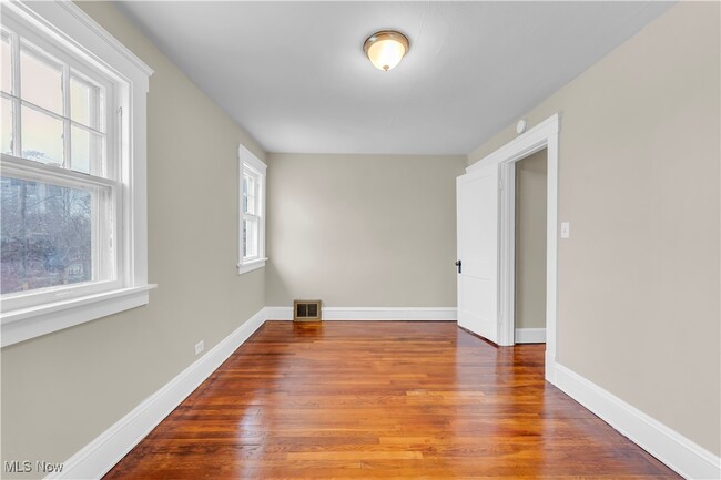 Building Photo - 221 E 266th St