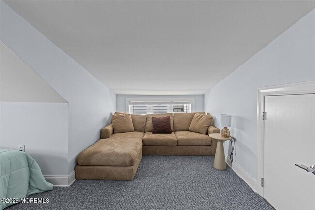 Building Photo - 106 Makin Ave