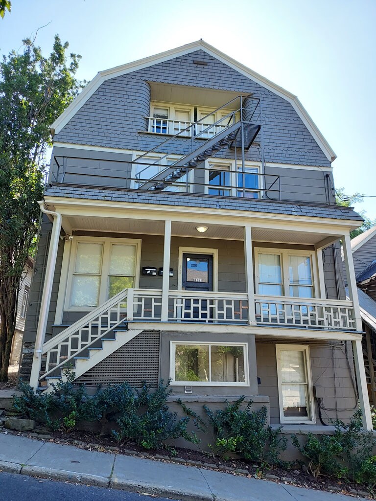 Building Photo - 209 Williams St