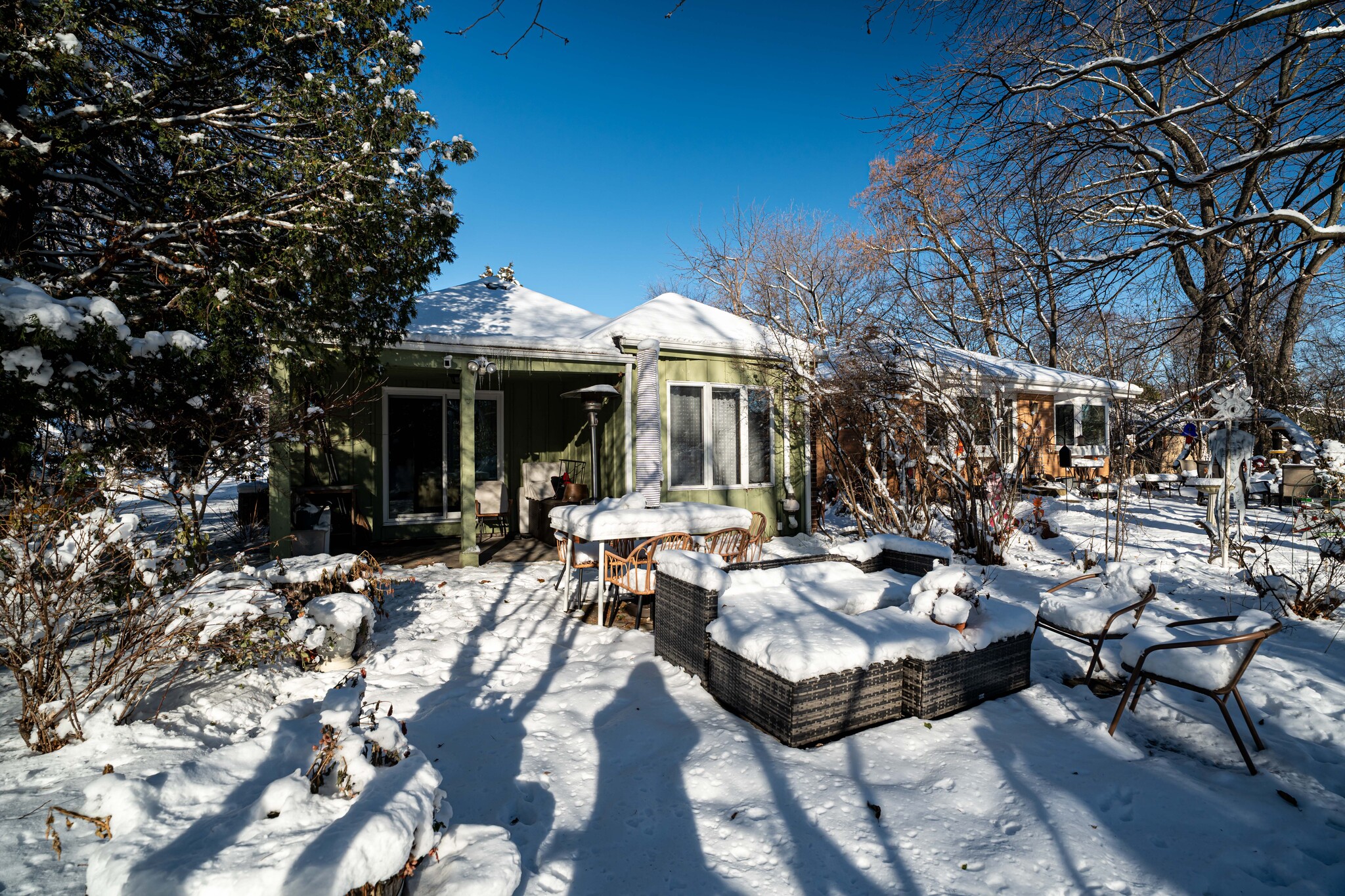 Building Photo - 535 W Montclaire Ave