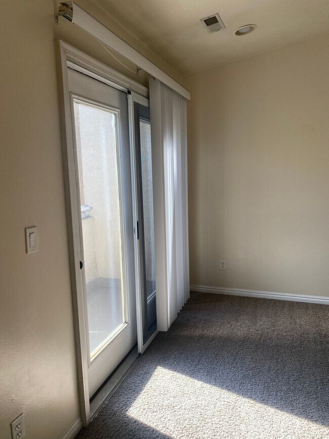 Building Photo - One Bedroom near Utah Valley Hospital, Provo Recreation Center, and BYU! | Available August 25th