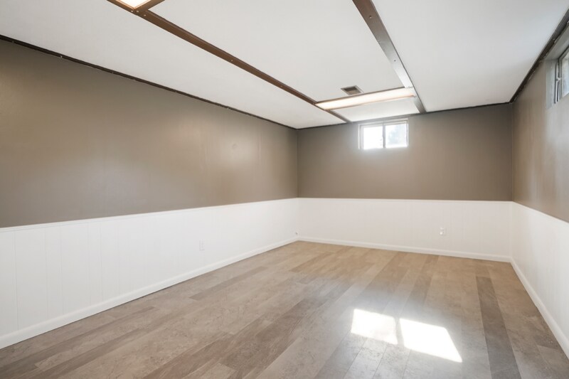 Building Photo - 1390 W Berry Dr