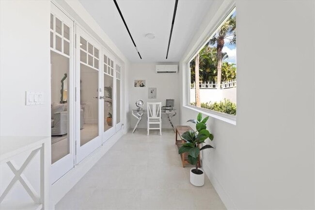 Building Photo - 1635 Seabreeze Blvd