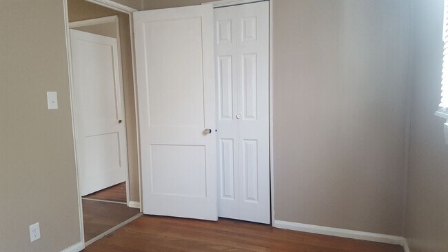 Building Photo - Single-story 3 bed 2 bath home for rent!