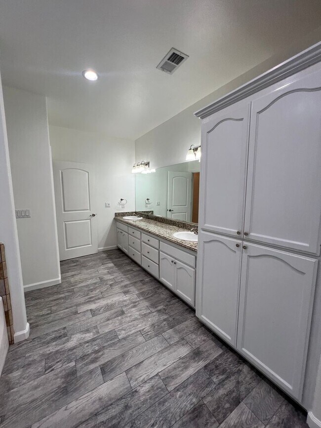 Building Photo - 2724 Tecopa Ave