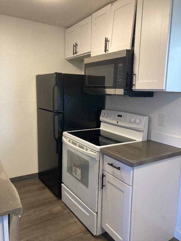 Building Photo - 2415 8th Ave N