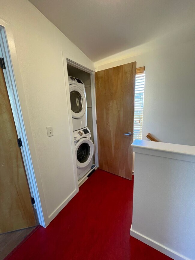 Building Photo - Adorable 2B/1B North Boulder Home