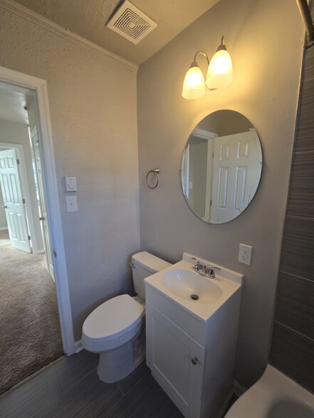 Building Photo - 1112 E 16th St