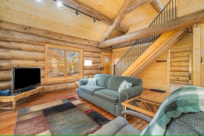 Building Photo - Furnished Log Cabin Extended Stay Summer Rental