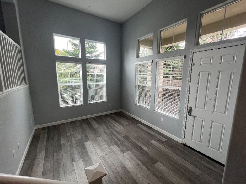 Building Photo - 3949 Portola Cmn