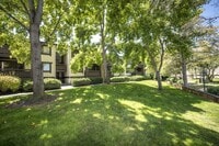 Building Photo - Completely Remodeled 2 Bed, 2 Bath Condo in Desirable Greenhouse Complex!
