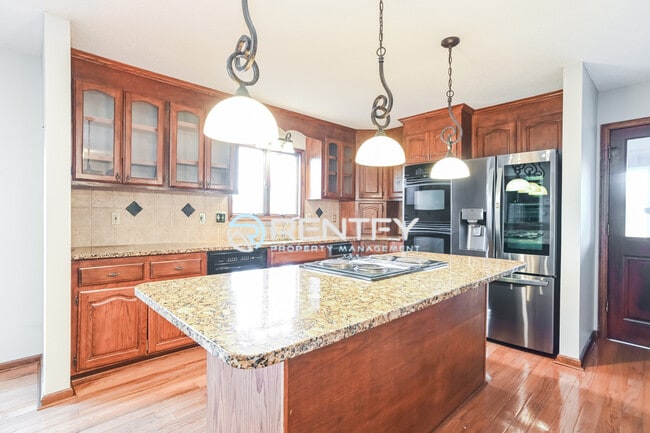 Building Photo - 123 Tiger Ln