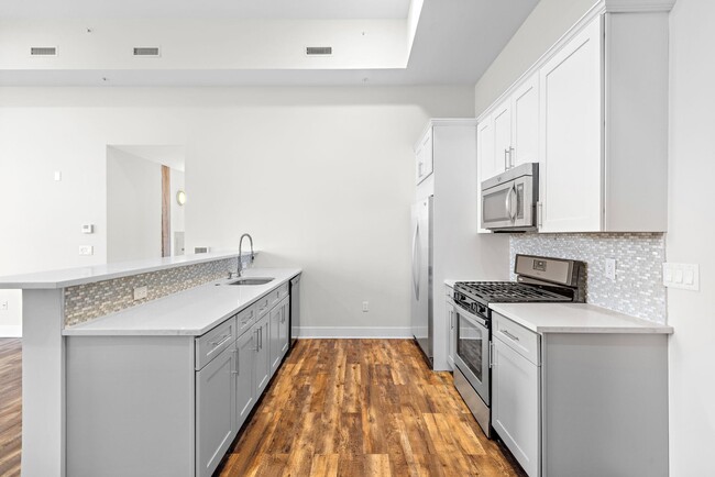 Building Photo - 6200 Hudson Ave