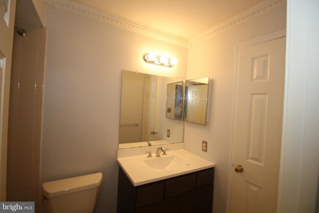 Building Photo - 681 Rose Hollow Dr
