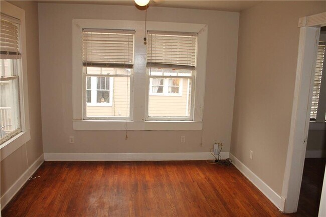 Building Photo - 360 S Ann St