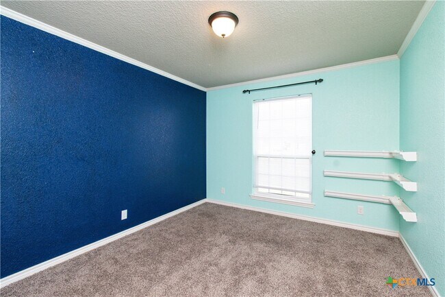Building Photo - 2604 Hector Dr
