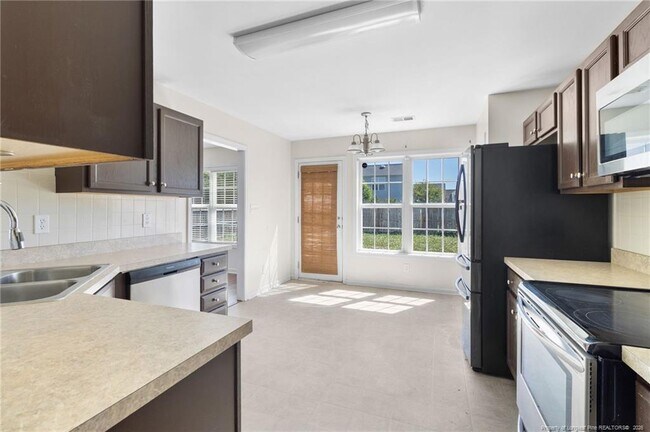 Building Photo - 175 Ranier Dr